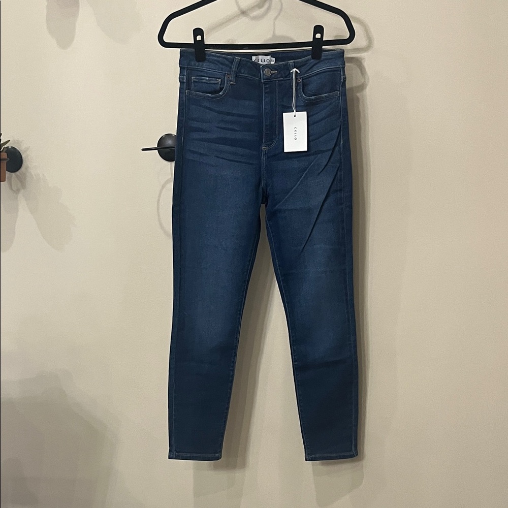 NWT Cello Women's Classic Blue Straight Leg Jeans - Picture 3 of 6
